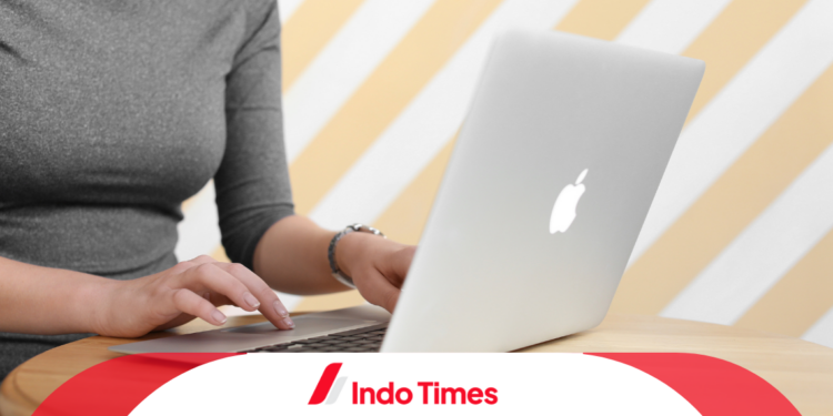 10 Rekomendasi Laptop Apple Terbaik yang Handal Performanya dan Nyaman Bagi Mata 1 10 Rekomendasi Laptop Apple Terbaik yang Handal Performanya dan Nyaman Bagi Mata