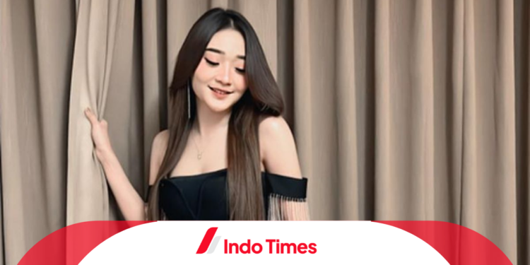 Penyanyi Dangdut Difarina Indra Kecelakaan: Ban Mobil Pecah, Tabrak Pagar Pembatas Jalan Tol 1 Penyanyi Dangdut Difarina Indra Kecelakaan: Ban Mobil Pecah, Tabrak Pagar Pembatas Jalan Tol