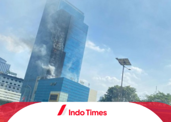 Gedung K-Link Terbakar dan Timbulkan Kemacetan. Api Diduga Berasal dari Lantai 7