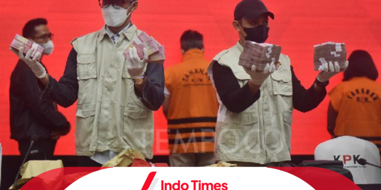 Pandangan Tajam Mantan Penyidik KPK: Pimpinan Jangan Cuci Tangan dalam Kasus Dugaan Suap di Basarnas 1 Pandangan Tajam Mantan Penyidik KPK: Pimpinan Jangan Cuci Tangan dalam Kasus Dugaan Suap di Basarnas
