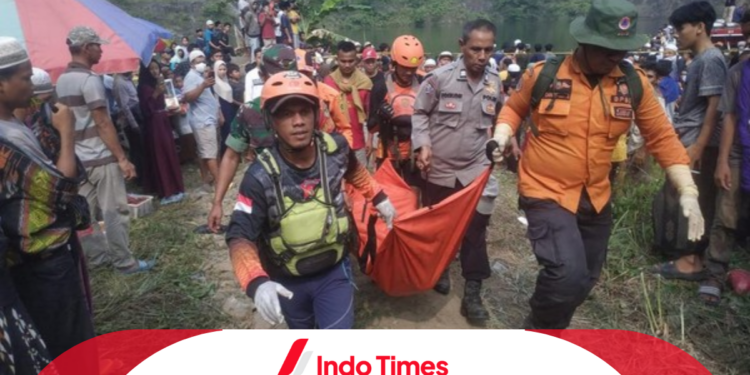 Ritual Pengobatan di Danau Kuari Berujung Maut! 3 Orang Meninggal, 7 Saksi Diperiksa 1 Ritual Pengobatan di Danau Kuari Berujung Maut! 3 Orang Meninggal, 7 Saksi Diperiksa