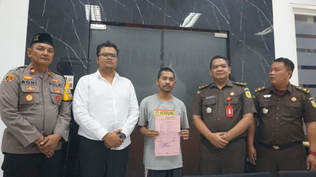 Pencuri Kelaparan di Surabaya Menarik Simpati Netizen