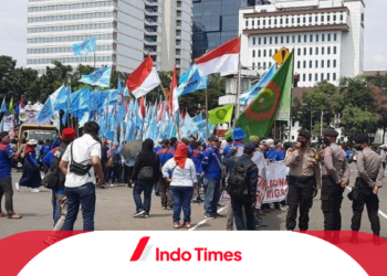 Aksi Unjuk Rasa Buruh di Patung Kuda: Suara Massa yang Menggema Melalui Kemacetan