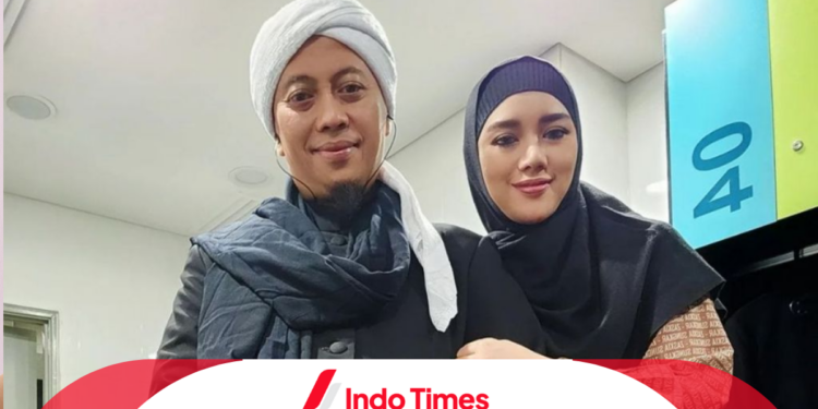 Bebi Silvana Labrak Mantan Opick: Suruh Dia Ceraikan Saya! 1 Bebi Silvana Labrak Mantan Opick: Suruh Dia Ceraikan Saya!