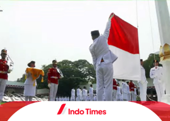 Dalam Gemuruh Detik-Detik Proklamasi: Bendera Merah Putih Berkibar dengan Megah