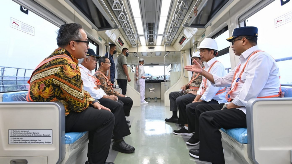 Jokowi dan Sejumlah Pejabat Resmikan LRT Jabodebek