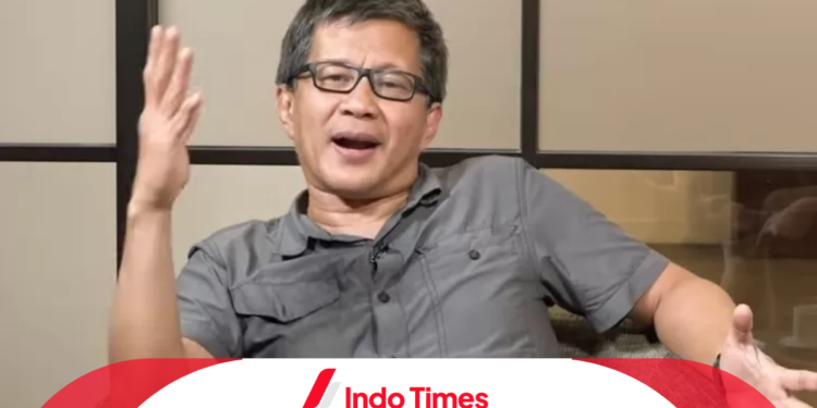 DPP PDIP Gugat Rocky Gerung, Sekjen PDIP: Sudah Cukup, Terlalu Sering Dibiarkan 1 DPP PDIP Gugat Rocky Gerung, Sekjen PDIP: Sudah Cukup, Terlalu Sering Dibiarkan