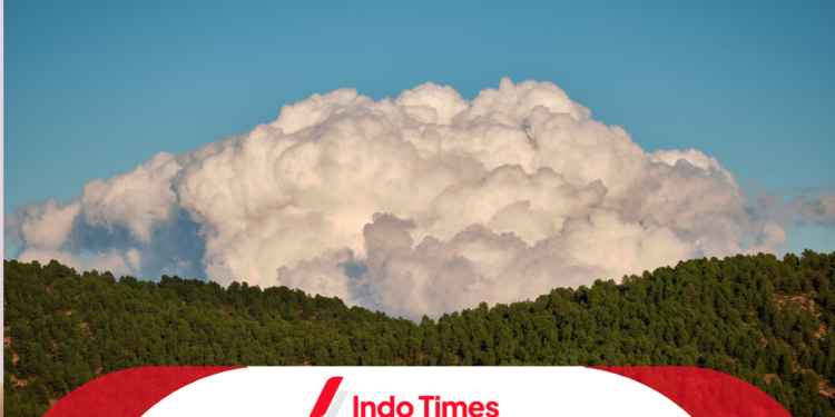 Awan Cumulonimbus: Pesona dan Bahaya di Langit 1 Awan Cumulonimbus: Pesona dan Bahaya di Langit