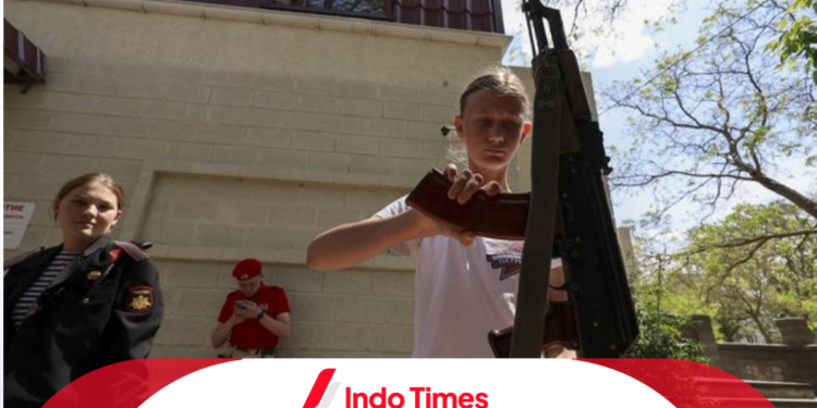 Militerisasi Sekolah di Rusia: Anak-Anak dari TK hingga Tingkat Tinggi Mendapat Pengajaran Perang 1 Militerisasi Sekolah di Rusia: Anak-Anak dari TK hingga Tingkat Tinggi Mendapat Pengajaran Perang