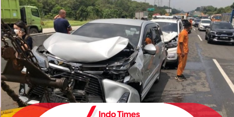Tabrakan di Tol MBZ, Libatkan 8 Mobil Dalam Kecelakaan Beruntun