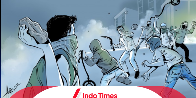 Tawuran Dekat Kantor Wali Kota Jakarta Timur Dipersenjatai dengan Bom Molotov
