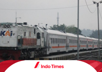 KA Jayakarta 218 Tertemper Forklift di Cikarang. Lokomotif Anjlok, tetapi Tidak Ada Korban Jiwa