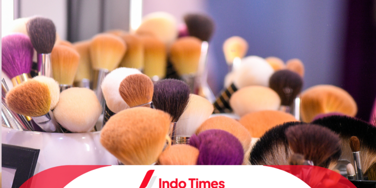 15 Alat-Alat Make Up Wajib Dimiliki Jika Suka Bersolek. Pemula Wajib Tahu!