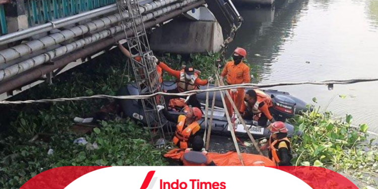 Penemuan Jasad Wanita Mengapung di Wonokromo Bikin Geger Warga, Penyebab Kematian Masih Diselidiki 1 Penemuan Jasad Wanita Mengapung di Wonokromo Bikin Geger Warga, Penyebab Kematian Masih Diselidiki