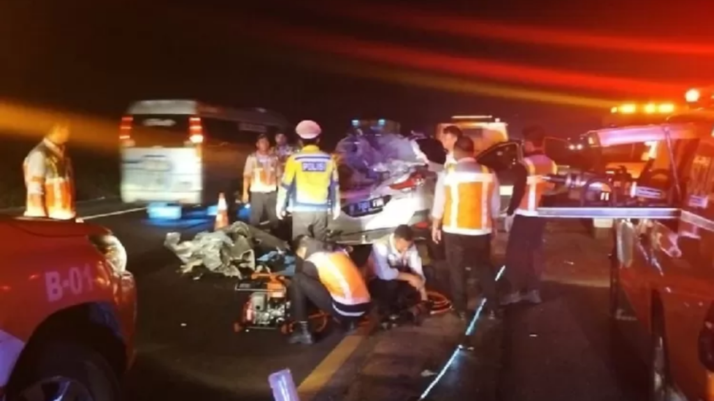 Polisi Selidiki Kecelakaan Minibus Tabrak Truk di Tol Cipali 