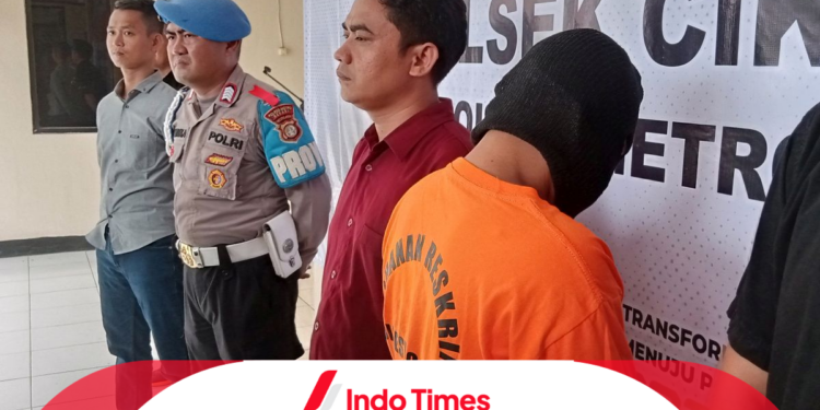 Kakak Bunuh Adik di Bekasi. Tusuk Korban Berkali-kali Saat Mau Ambil Wudhu 1 Kakak Bunuh Adik di Bekasi. Tusuk Korban Berkali-kali Saat Mau Ambil Wudhu
