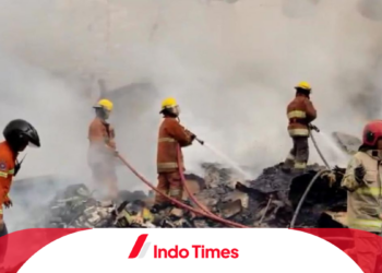 Kebakaran Pabrik Lilin di Surabaya