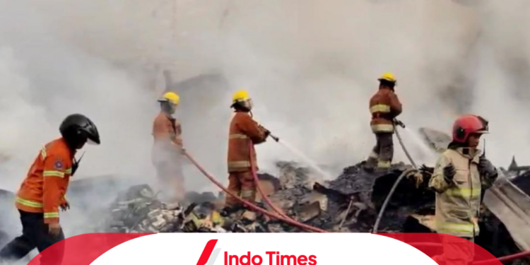 Penyebab Kebakaran Pabrik Lilin di Surabaya, 20 Petugas Diterjunkan 1 Kebakaran Pabrik Lilin di Surabaya