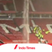 Viral! Atap Bocor di Old Trafford Saat Hujan Deras, Penonton Kebasahan 3 Viral! Atap Bocor di Old Trafford Saat Hujan Deras, Penonton Kebasahan