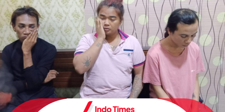 Driver Ojol di Padang Dianiaya Waria, 3 Pelaku Ditangkap Secara Terpisah 1 Driver Ojol di Padang Dianiaya Waria, 3 Pelaku Ditangkap Secara Terpisah
