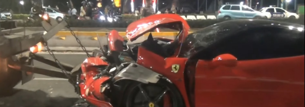 Kronologi Tabrakan Mobil Ferrari di Senayan