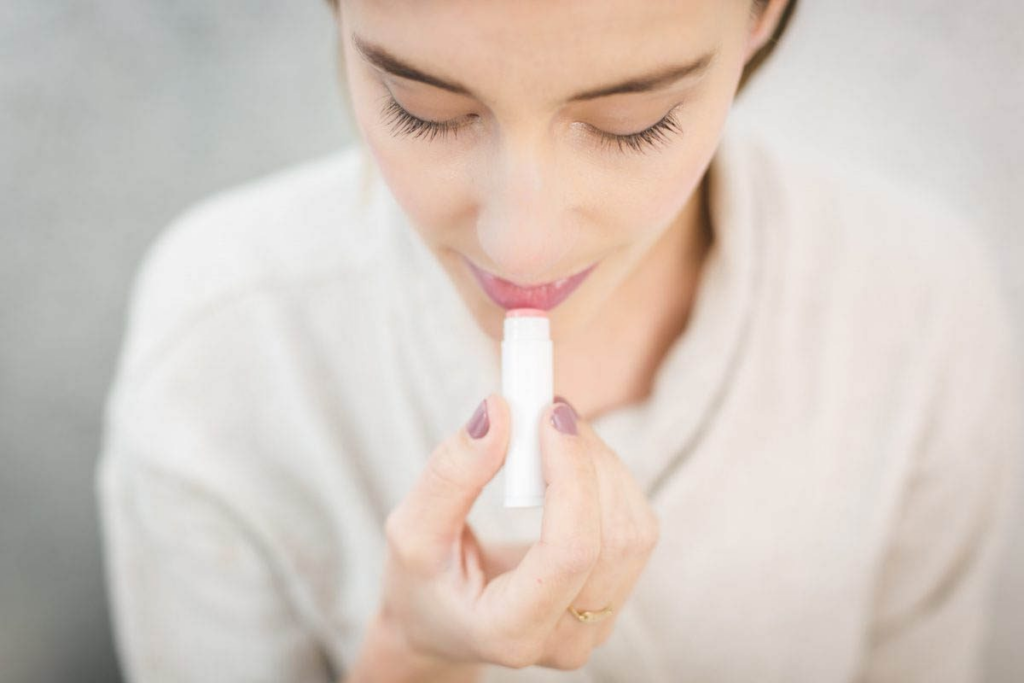Lip balm mengandung SPF Cara Membuat Bibir Pink Alami dan Lembut
