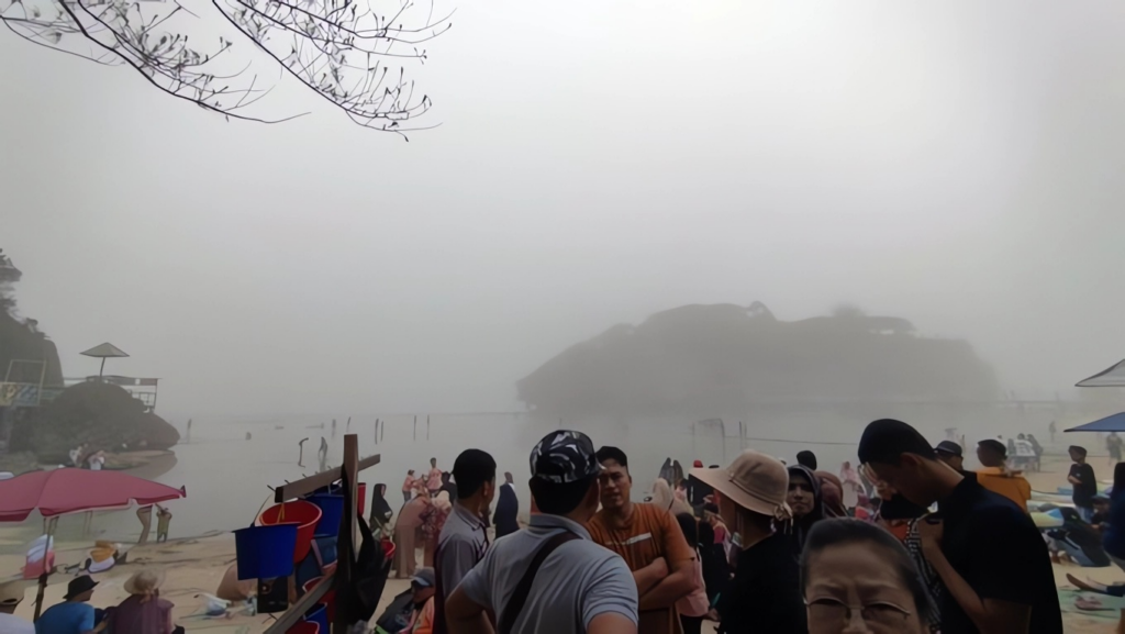 Kabut Tebal di Pantai Gunungkidul Gegerkan Netizen 