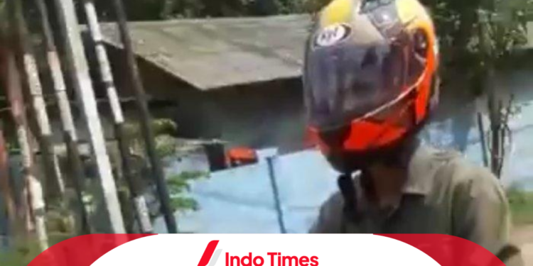 Pamer Kemaluan kepada Siswi SMK sebanyak 4 Kali, Gagah Diringkus di Rumah Mertua 1 Pamer Kemaluan kepada Siswi SMK sebanyak 4 Kali, Gagah Diringkus di Rumah Mertua