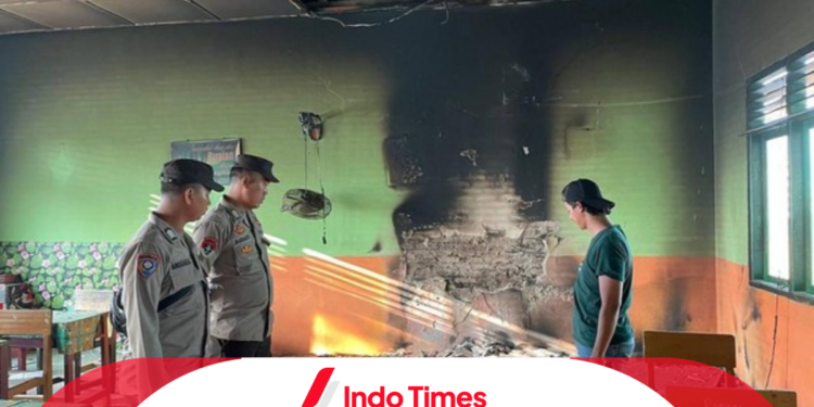 Tragis! Ruang Kelas Dibakar Siswa, 2 Orang Pelajar Ditangkap 1 Tragis! Ruang Kelas Dibakar Siswa, 2 Orang Pelajar Ditangkap