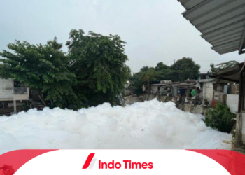 Limbah di Sungai Depok Membentuk Gunungan Busa Setinggi 5 Meter! Bikin Gatal dan Gangguan Pernapasan