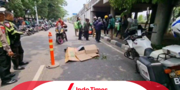 Detik-detik Tabrakan Mobil Satpol PP dan Motor, 1 Pengemudi Ojol Tewas Terlempar dari Flyover