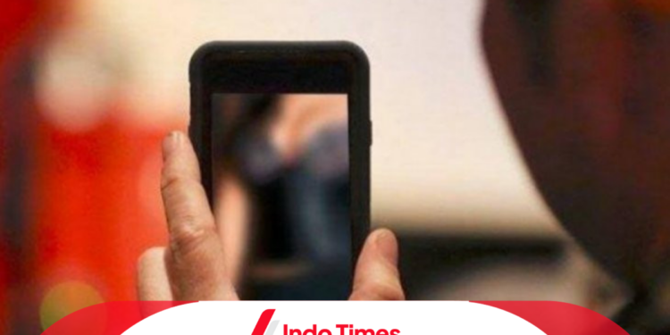 Berdurasi 58 Detik, Video Becak Bergoyang di Medan Viral! Lelaki Tua Sesama Jenis Kepergok Bercinta di Pinggir Jalan 1 Berdurasi 58 Detik, Video Becak Bergoyang di Medan Viral! Lelaki Tua Sesama Jenis Kepergok Bercinta di Pinggir Jalan