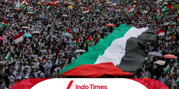 Aksi Bela Palestina: Stasiun Kereta Api Disesaki Puluhan Ribu Orang 1 Aksi Bela Palestina: Stasiun Kereta Api Disesaki Puluhan Ribu Orang