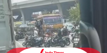 Sopir Truk Dipukuli Massa Buruh yang Sedang Demonstrasi. Buruh Tak Terima Dianggap Membuat Kemacetan