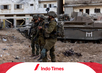 Viral Foto-Foto Tentara Israel Tangkap dan Telanjangi Pria di Gaza. Semuanya Warga Sipil