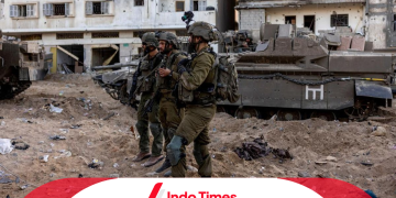 Viral Foto-Foto Tentara Israel Tangkap dan Telanjangi Pria di Gaza. Semuanya Warga Sipil