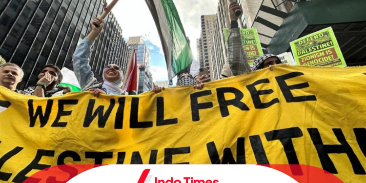 Aksi Bakar Diri Bawa Bendera Palestina di Konsulat Israel di AS