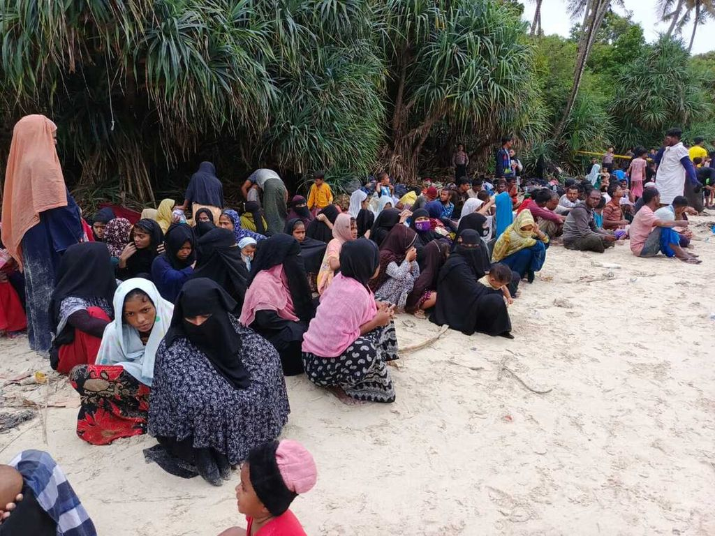 Tenda Pengungsi Rohingya DIbongkar