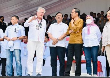Roy Suryo dan Timnya Klaim Hanya Minta Lihat Ijazah Jokowi, Alumni UGM Balas: Sebenarnya yang Hoax Adalah Dia 1 Roy Suryo dan Timnya Klaim Hanya Minta Lihat Ijazah Jokowi, Alumni UGM Balas: Sebenarnya yang Hoax Adalah Dia